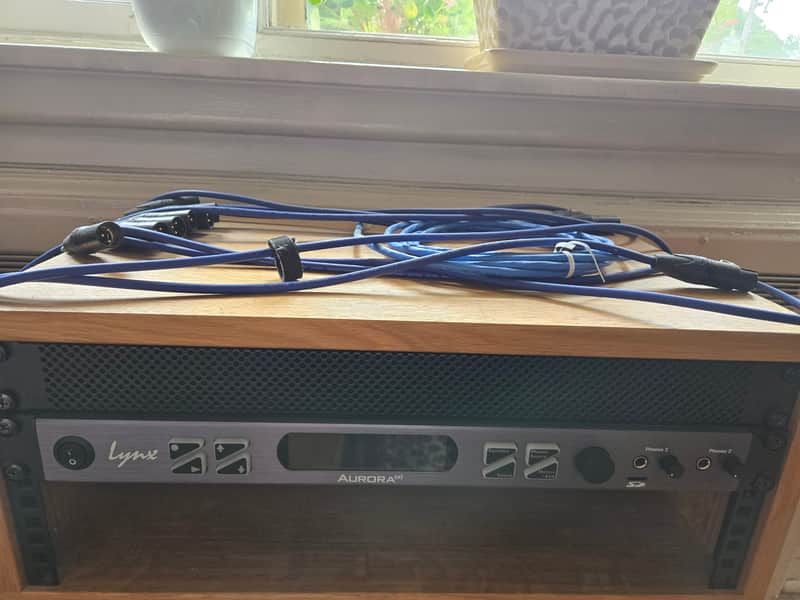 Lynx Aurora (n) 8-Channel AD/DA Converter with dante interface - Blue/Black image 1