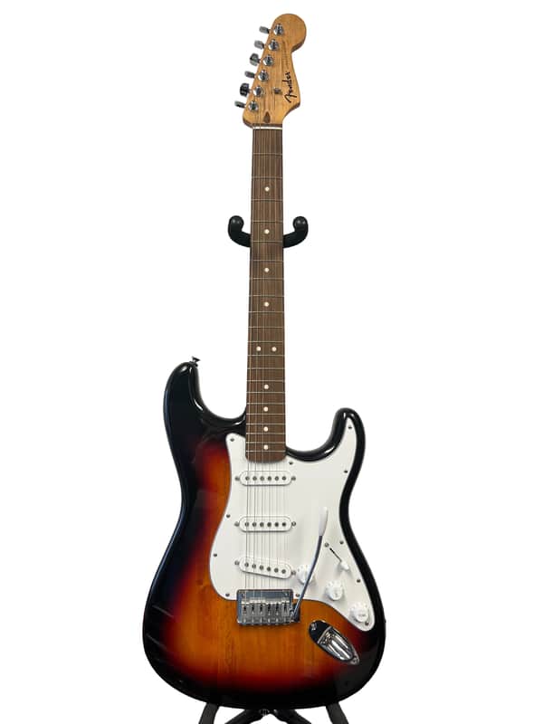 Fender Standard Stratocaster 2025 - Present - 3-Color Sunburst