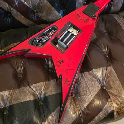 Jackson Demmelition King V ex LONDON CROBAR Soho Metal Rock Bar Artist Signed Phil Demmel Machine Head Signature Flying V EMG 81 85 Zakk Wylde Set Floyd Rose Electric Guitar image 8
