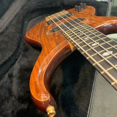 Alembic  Orion 5 string bass lefty  Natural image 21