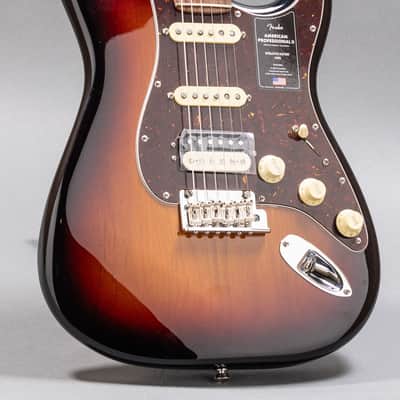 Fender American Professional II Stratocaster HSS 2023, Sunburst image 2