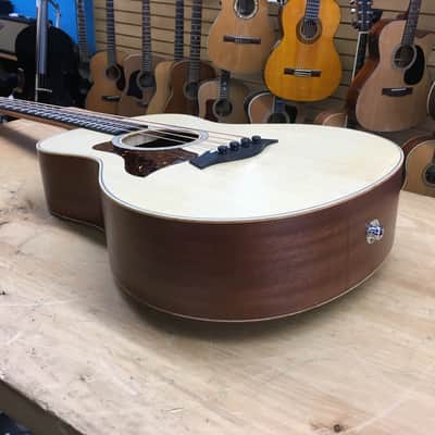 Taylor  GS Mini Bass Spruce/Sapele Left Handed Acoustic Electric Bass w/ Gig Bag image 3
