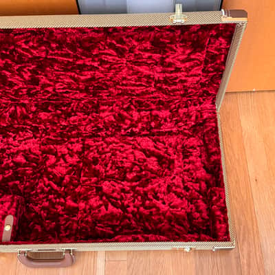 Fender G&G Deluxe Strat / Tele Hardshell Case, Tweed with Red Poodle Plush Interior - Tweed image 6