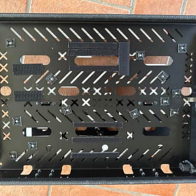 Looperwerk Pedalboard, 2 Ebenen und unterhalb ist auch Platz image 2