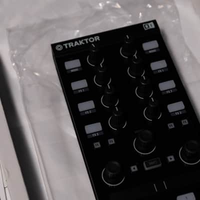 Native Instruments Traktor Kontrol X1 2010s - Black image 6