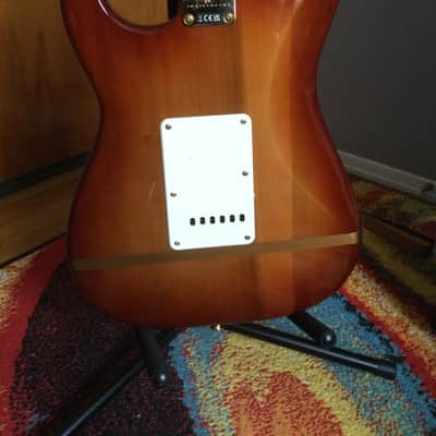 Squier 40th Anniversary Gold Edition Stratocaster 2022 - Present - Sienna Sunburst image 8
