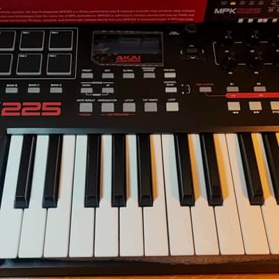 Akai MPK225 2014 - Present - Black image 2