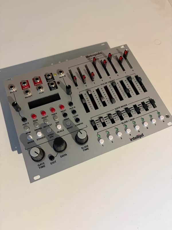 White electronic synthesizer with black knobs and buttons.