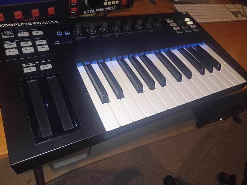 Native Instruments Komplete Kontrol S25 2010s - Black image 1