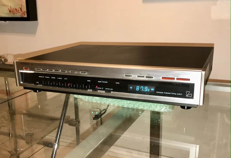 Luxman T-02 Digital Synthesized AM/FM Stereo Tuner 1986 - silver image 1