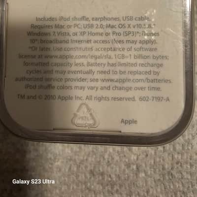 Apple A1373 [MC754LL/A] iPod Shuffle 2 GB in Original Packaging image 2
