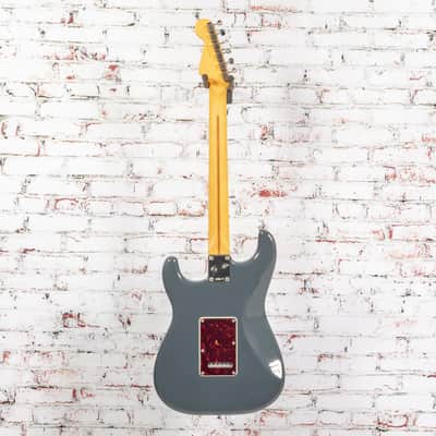 Fender - American Professional Classic Stratocaster - Electric Guitar - HSS - Maple Fingerboard - Faded Black - w/ Deluxe Gigbag image 7