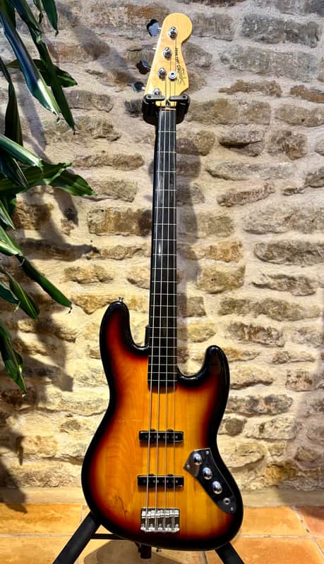 Squier Vintage Modified Jazz Bass Fretless | Reverb UK
