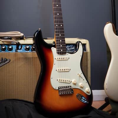 2015 Fender Classic Series 60s Stratocaster 7lbs 5oz 3 Tone Sunburst w/Gig Bag image 3