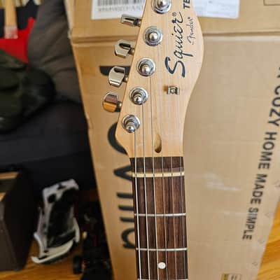 Squier Affinity Telecaster black with white pickguard image 3