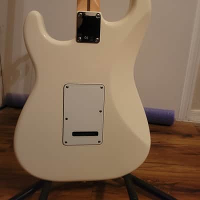Fender Standard Stratocaster-Arctic White image 9