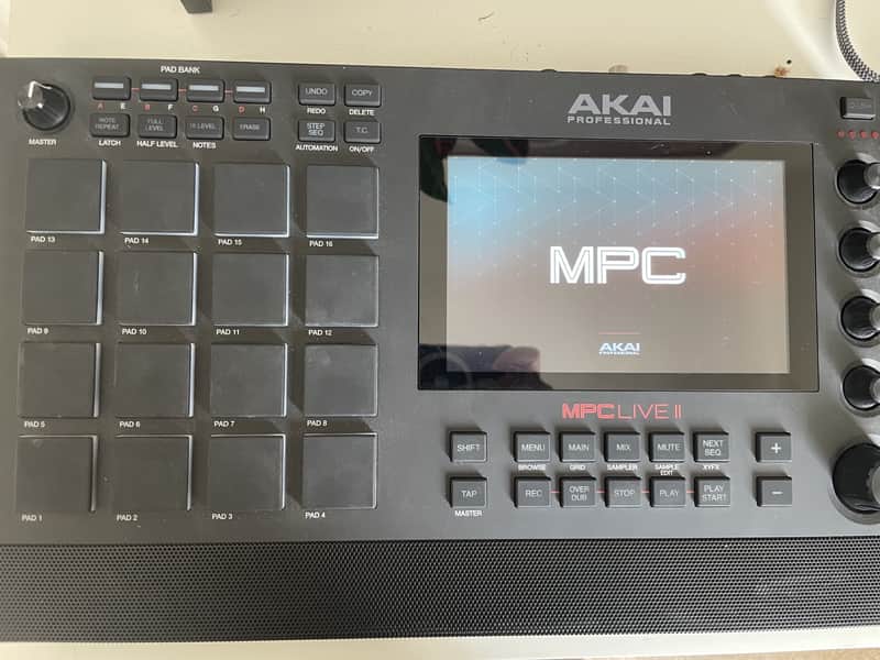 Akai MPC Live II Standalone Sampler / Sequencer Black - With Box imagen 1