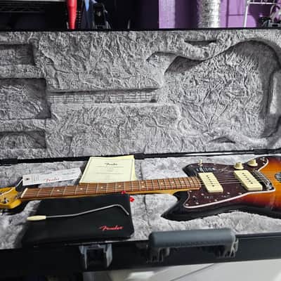 Fender American Professional II Jazzmaster with Rosewood Fretboard 2020 - Present - 3-Color Sunburst image 3