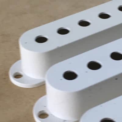 3 DiMarzio Made in USA STRAT Pickup Covers Aged Relic Off White Parchment image 7
