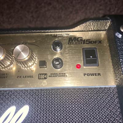 Marshall MG MG15DFX 2-Channel 15-Watt 1x8" Solid State Guitar Combo 2004 - 2008 - Black image 3