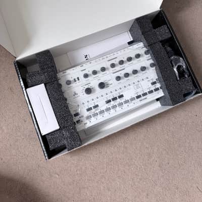Abstrakt Instruments Avalon Analog Bassline Synth - White image 2