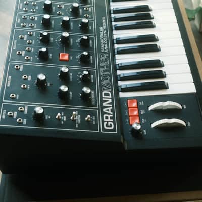 Moog Grandmother Dark 32-Key Semi-Modular Analog Synthesizer 2020 - Present - Black / Black Panel image 3