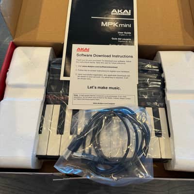 **LIKE NEW-IN BOX-ONE OWNER** Akai MPK Mini MKII 25-Key MIDI Controller 2014 - Present - Black image 10