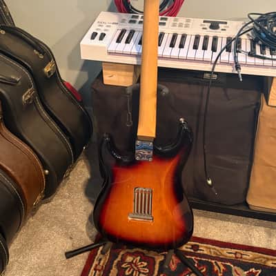 Fender American Original '60s Stratocaster with Rosewood Fretboard 2018 - 2021 3 Color Sunburst image 3