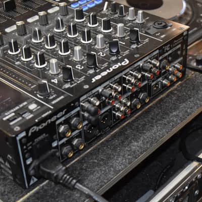 Pioneer CDJ-2000 Nexus (x2) with DJM 900 Nexus 4-Channel Mixer 2010s - Black image 13