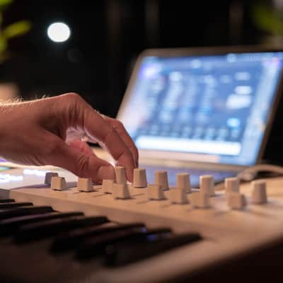 Arturia KeyLab Essential 3 49 White image 3
