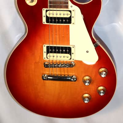 Gibson Les Paul Classic Cherry Sunburst with case 2023 image 6