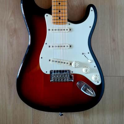 Fender American Standard 2012 Strat,  3-Tone Sunburst, Maple Fretboard image 5