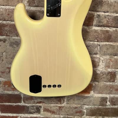 Fender Precision Bass Deluxe with Rosewood Fretboard 1995 Vintage Blonde image 4