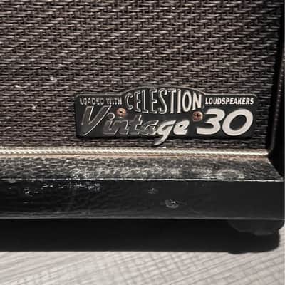Line 6 412VS-T 4x12" Angled Guitar Speaker Cabinet image 2