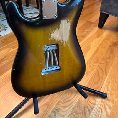 1984 Fender American Vintage '57 - AVRI 1957 Reissue Stratocaster - Sunburst - w/Case image 9