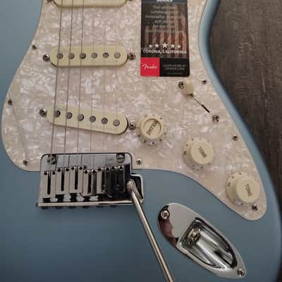 Fender American Elite Stratocaster 2018 Satin Ice Blue Metallic Limited Edition w/ Case image 3
