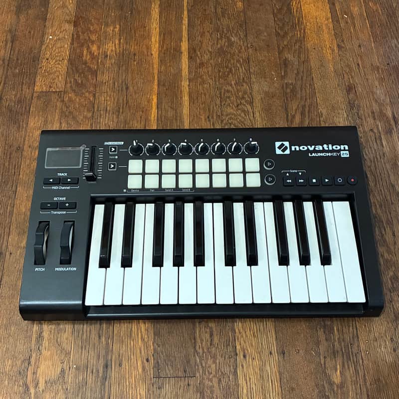 Novation Launchkey 25 MKII MIDI Keyboard Controller 2015 - 2020 - Black image 1