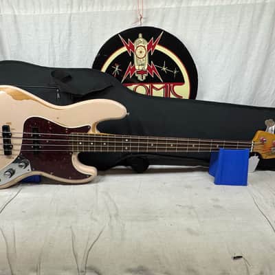 Fender Flea Artist Series Road Worn Signature Jazz Bass 2016