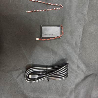 Fishman Fluence Rechargeable Battery Pack for Les Paul - Black image 6