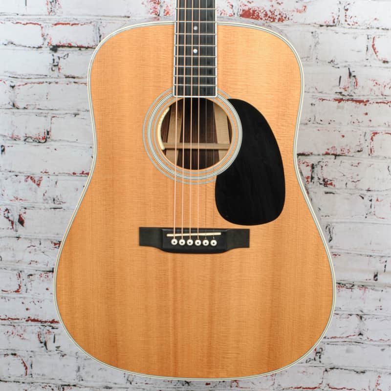 Martin - 2004 D-35 Acoustic Guitar - Natural - w/OHSC - w/LR Baggs - x4405 - USED image 1