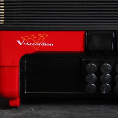 Roland FR-18 Diatonic Accordion Red image 11