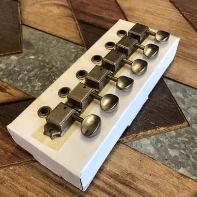 Real Life Relics Fender® Aged Nickel Vintage Tuning Machines (Fender® 0047912049    [O1]