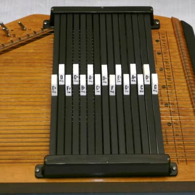 Vintage 1967-68 Oscar Schmidt Model OM-15 'Silvertone' 15-Chord Autoharp. image 4