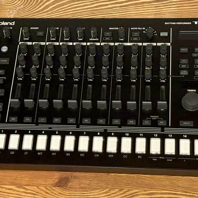 Roland TR-8S with Deck Saver and Official Carry Case Bild 3