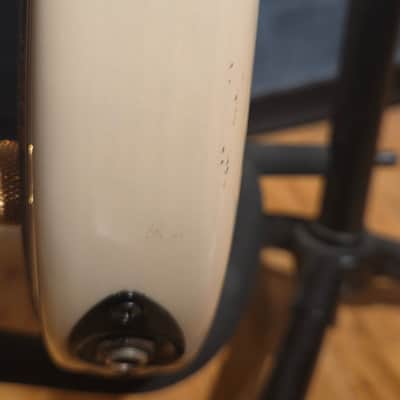 Peavey USA Axcelerator Plus 4-String Bass Vintage White image 12