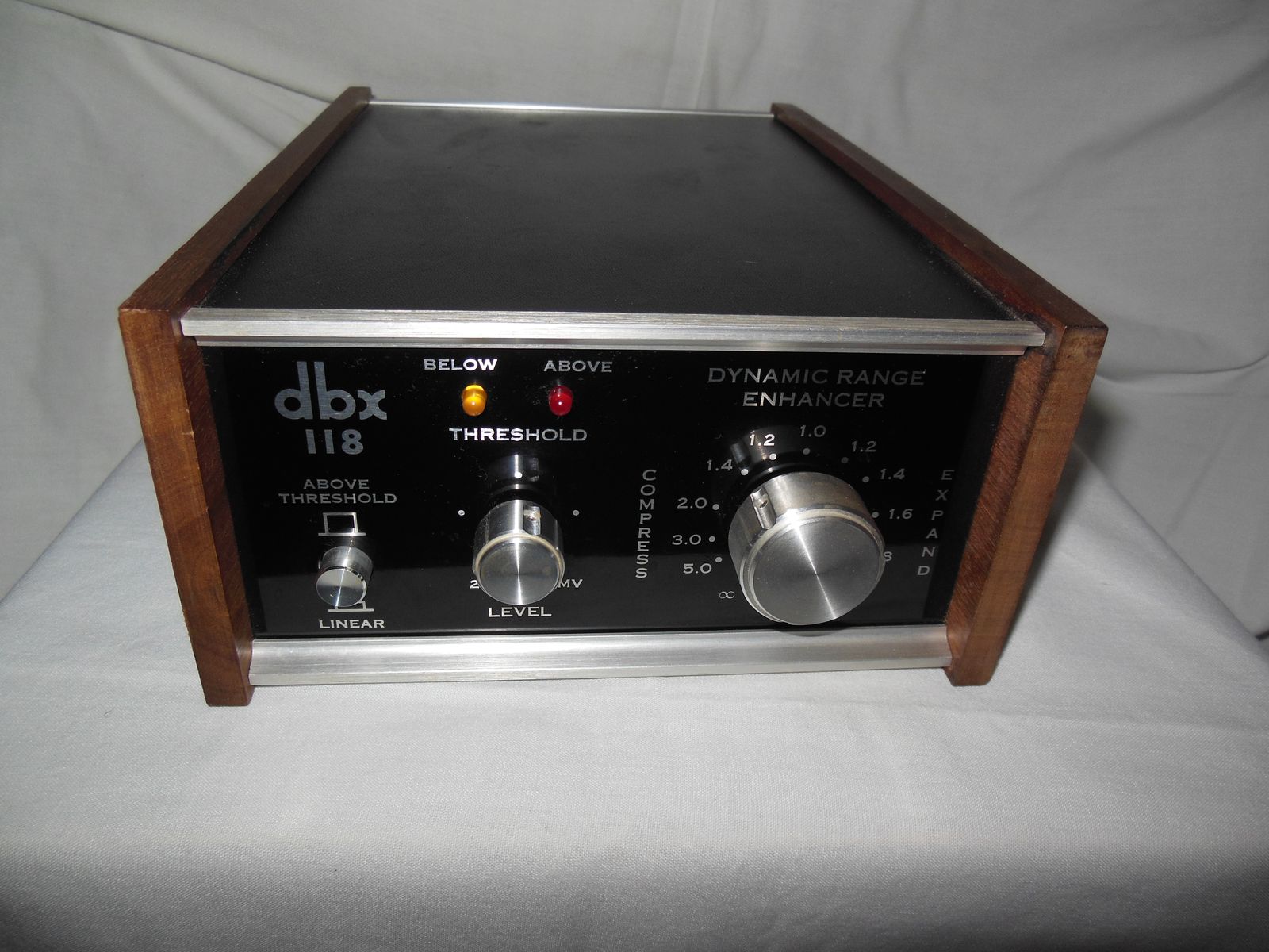 dbx 118 Dynamic Range Enhancer | Reverb