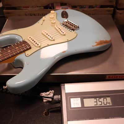 Fender '62 Stratocaster Relic-CC Faded Aged Daphne Blue image 8