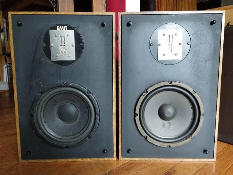 Infinity Qe speakers in good condition -1970's image 1
