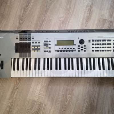 Yamaha MOTIF 6  Production Synthesizer