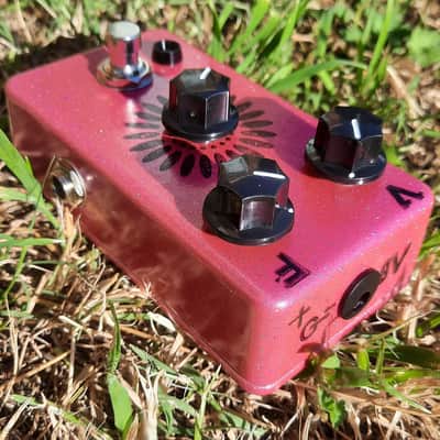 CKLab Daizy Fuzz PTP boosted germanium fuzz 2026 - Pink Metallic flake point to point fuzz image 3